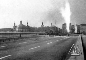 odpalovani raket_pri_dynamicke_zatezovaci_zkousce_Nuselskeho_mostu_v_dubnu_1974_mm